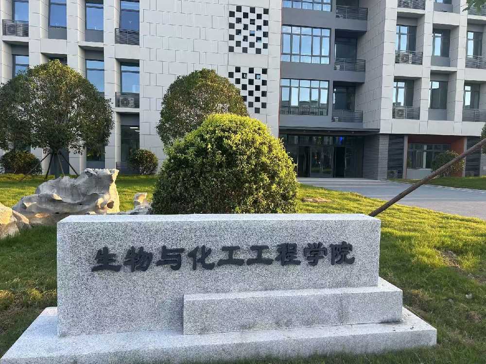 沾化区扬州职业大学体育场高杆灯项目